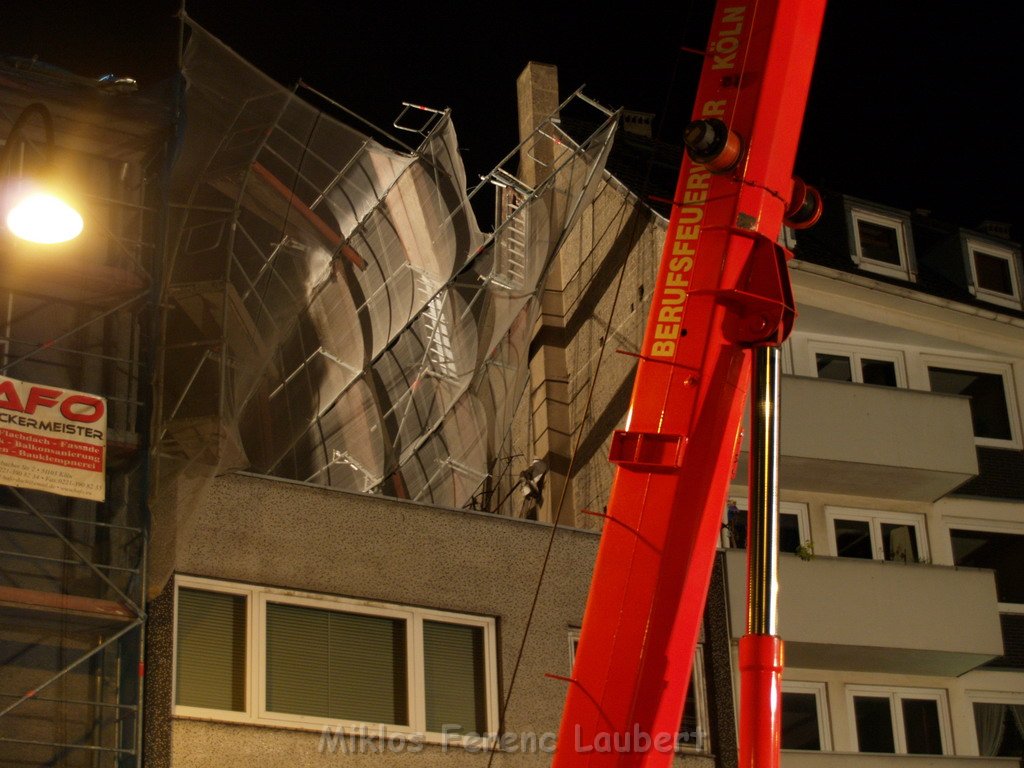 Sturm 3 Geruest droht auf die Strasse zu stuerzen Koeln Kalk Kalker Hauptstr   P144.JPG